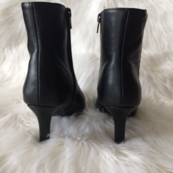 Black smooth  faux leather ankle boots - Picture 6 of 7